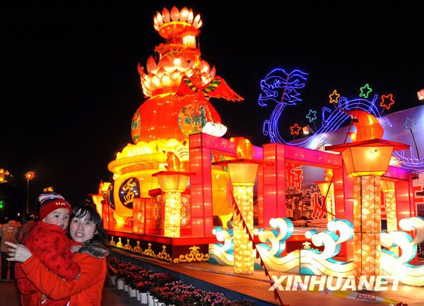Фучжоу встречает праздник Фонарей десятью тысячами фонарей 