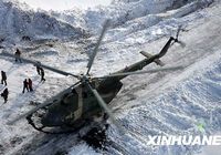 Синьцзянский военный округ отправил два вертолета в пострадавшие от снегопада районы