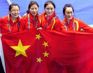Спортсменки Китая по керлингу завоевали первую для Китая медаль в коллективных видах спорта на зимней Олимпиаде