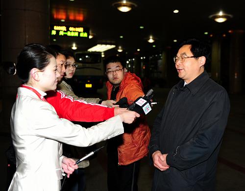Срочно: Депутаты ВСНП от хэнаньской провинции прибыли в Пекин