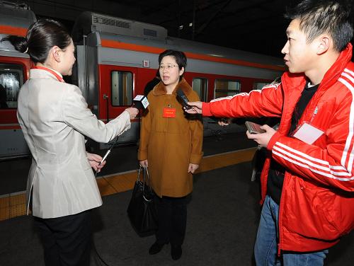 Срочно: Депутаты ВСНП от хэнаньской провинции прибыли в Пекин