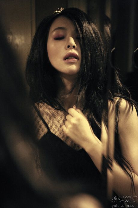 Красотка Цзян Иянь в модном журнале «VOGUE»