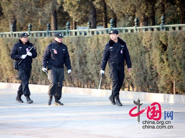 В Пекине открылась 3-я сессия ВСНП 11-го созыва, Вэнь Цзябао выступает с докладом о работе правительства