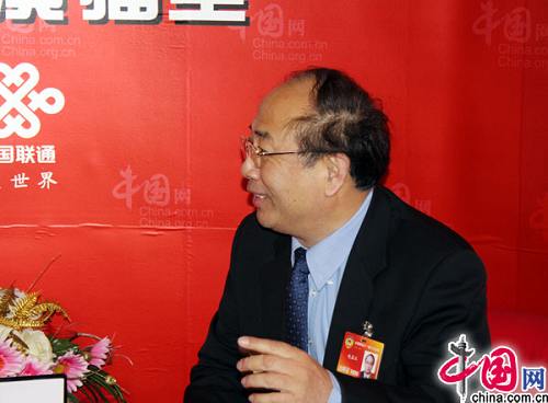 Чжао Цичжэн в гостях у телестудии Веб-сайта «Чжунгован» в Доме народных собраний