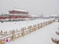 8 марта 2010 года во время проведения третьей сессий ВСНП и ВК НПКСК 11-го созыва в Пекине третий раз выпал весенний снег, украсивший императорский дворец Гугун.