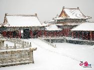 8 марта 2010 года во время проведения третьей сессий ВСНП и ВК НПКСК 11-го созыва в Пекине третий раз выпал весенний снег, украсивший императорский дворец Гугун. 