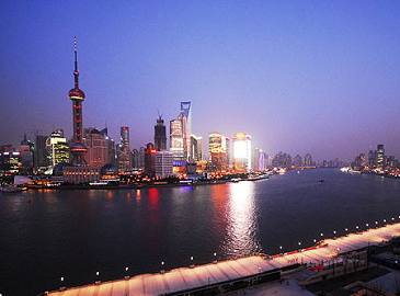 Экспериментальное освещение набережной Вайтань в Шанхае