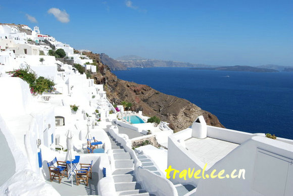 Греция: белые домики, синее море и розовые цветы6
