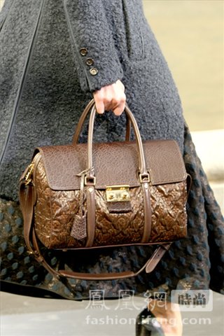 Коллекция женских сумок «Louis Vuitton» на неделе моды-2010 в Париже4