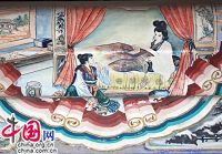 Красивые картины по мотивам классического литературного произведения «Сон в красном тереме» в деревянной галерее парка Ихэюань