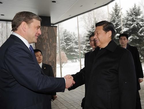 На встрече с губернатором Приморского края РФ Си Цзиньпин подчеркнул необходимость продвижения углубленного развития межрегионального сотрудничества между Китаем и Россией