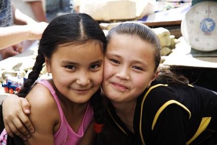 Гу Юе и Лю Чан в городе Ош Кыргызстана