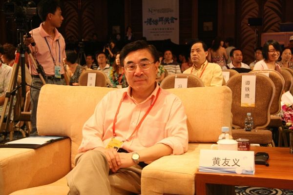 Вице-президент Китайского издательства литературы на иностранных языках Хуан Юи посетил сессию СМИ и туризма в рамках Боаоского международного туристического форума. 