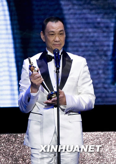 На фото: Ван Сюеци получил награду в номинации «Лучший актер» (22 марта 2010 года).
