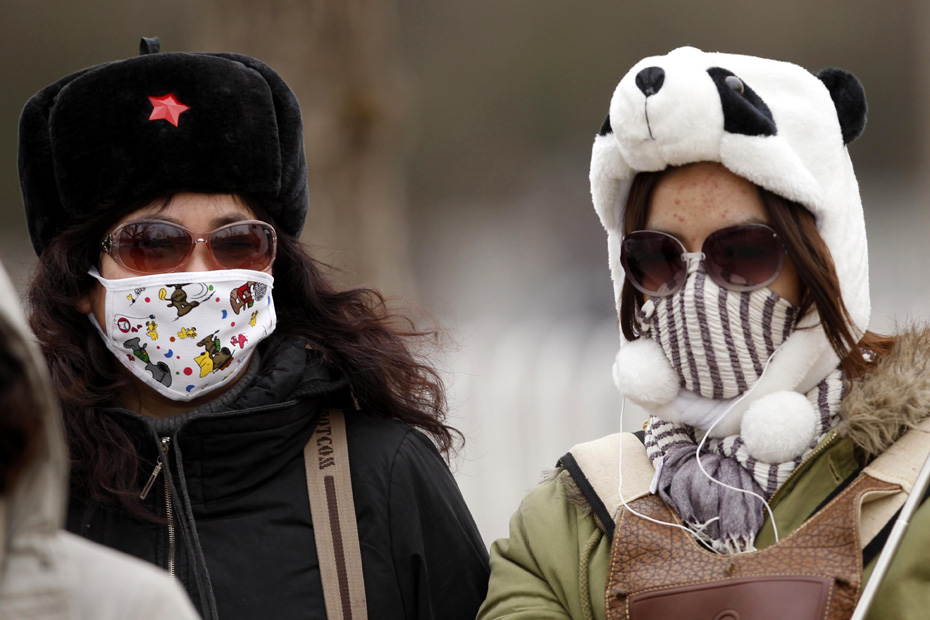 Китайцы вооружены до зубов для защиты от пылевой бури 4