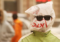 Китайцы вооружены до зубов для защиты от пылевой бури 3