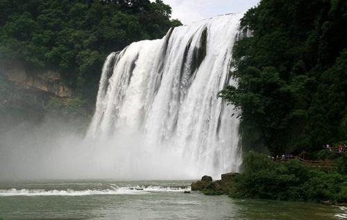 «Похудевший» водопад Хуангошу