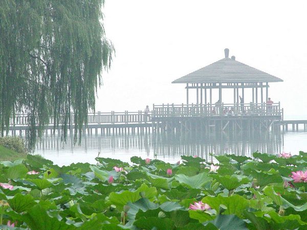Достопримечательность Нанкина - озеро Сюаньуху 