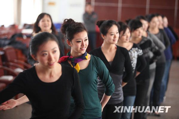 Началось обучение девушек из службы эскорта павильона провинции Шаньдун на ЭКСПО-2010