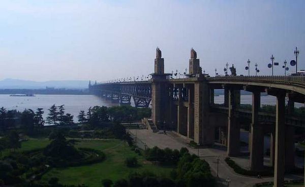 Достопримечательность Нанкина - Нанкинский мост через реку Янцзы 