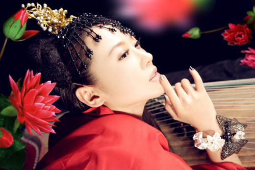 Красивая китайская актриса, певица и писательница Сюй Хаофэй 