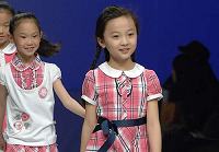 Ли Мяокэ в новой коллекции детской одежды