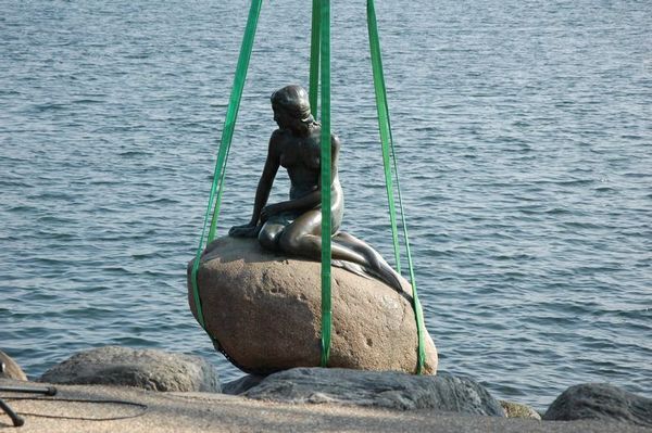 Статуя Русалочки отправилась из Дании на ЭКСПО-2010 в Шанхай