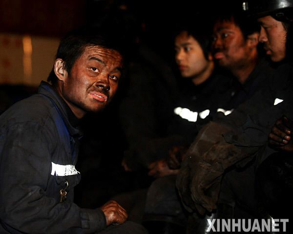 153 горняка заблокированы под землей в результате затопления на шахте 'Ванцзялин' в Северном Китае