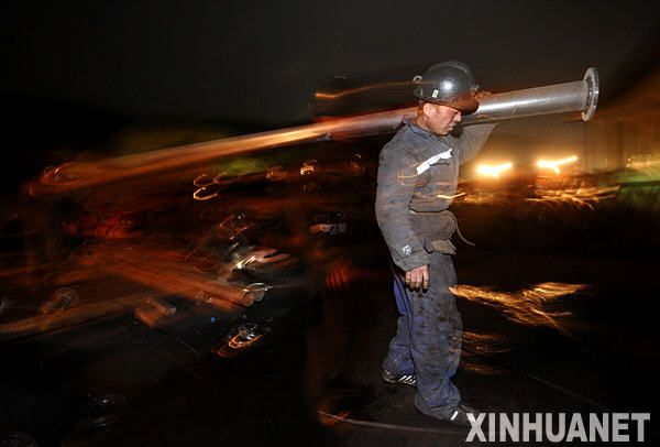153 горняка заблокированы под землей в результате затопления на шахте 'Ванцзялин' в Северном Китае