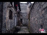 В селе до настоящего времени хорошо сохранились 104 древних жилища, построенных во времена правления династий Мин и Цин, общая площадь данных строений составляет 19416 кв. метров.