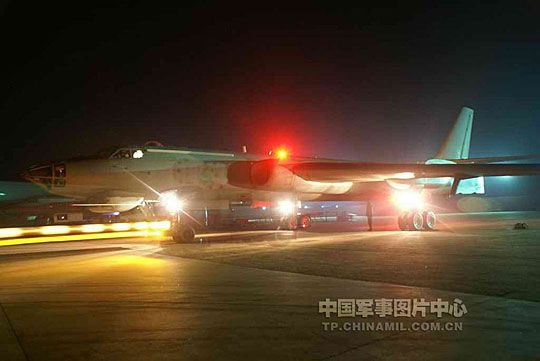 Военные учения бомбардировщиков нового типа в провинции Гуандун