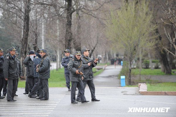 Резиденция президента Кыргызстана захвачена оппозицией