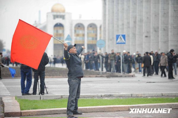 Срочно: В Кыргызстане в ходе беспорядков погибли 17 человек, еще 180 -- получили ранения -- Минздрав