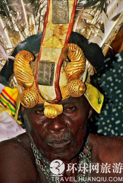 Представители африканских племен, предпочитающие носить золотые и серебряные украшения