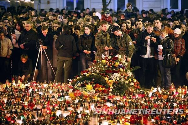Очевидцы: авиакатастрофа под Смоленском -- ужасная трагедия, но, к счастью, самолет не упал на жилые дома