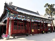 Сооружения в мечети в основном построены в стиле традиционной китайской архитектуры, но декоративная отделка сооружений выполнена в арабском стиле. 