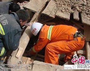Помощь в уезде Юйшу, пострадавшем от землетрясении