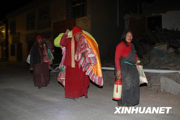 Первая ночь после землетрясения в уезде Юйшу 