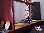 Дворец Гугун в городе Шэньян сочетает в себе архитектурные стили национальностей хань, маньчжуры, монголы и имеет высокую историческую и художественную ценность. 