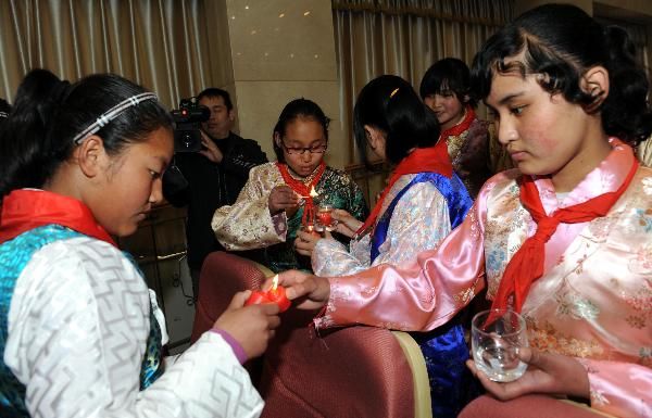 В разных регионах Китая прошли церемонии выражения глубокой скорби по погибшим соотечественникам в результате землетрясения в уезде Юйшу 