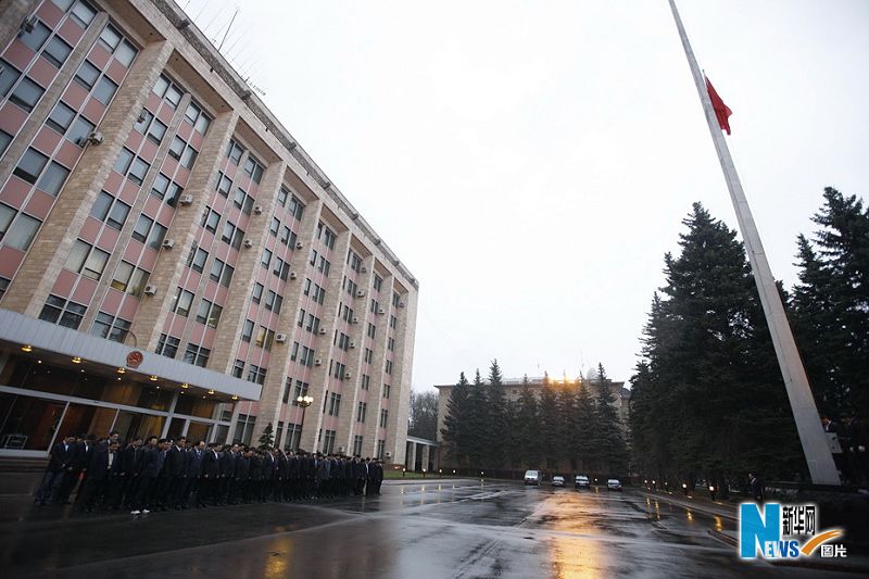 Траурные мероприятия в Посольстве КНР в РФ для выражения соболезнований погибшим при землетрясении в уезде Юйшу 
