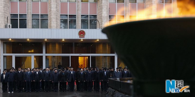 Траурные мероприятия в Посольстве КНР в РФ для выражения соболезнований погибшим при землетрясении в уезде Юйшу 