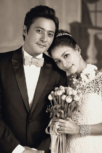 Свадебные фотографии южнокорейского актера Чан Дон Гуна с супругой 