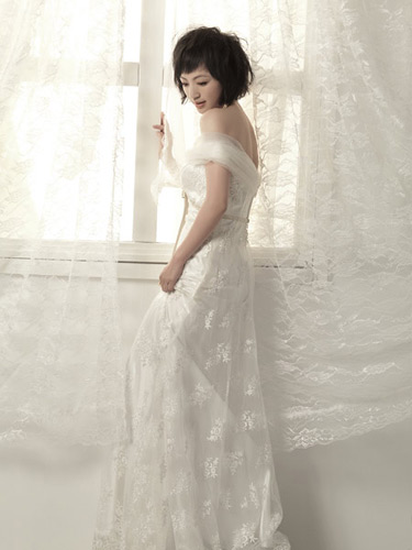 Очаровательная красавица Ло Хайцюн в образе невесты 