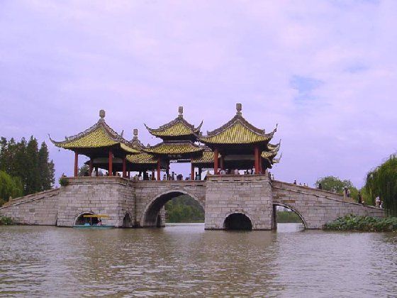 Достопримечательность города Шаосин - озеро Дунху