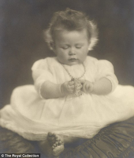 Детские фотографии королевы Англии Елизаветы II 3