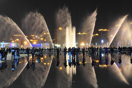 Чарующие ночные виды парка павильонов ЭКСПО-2010 в Шанхае