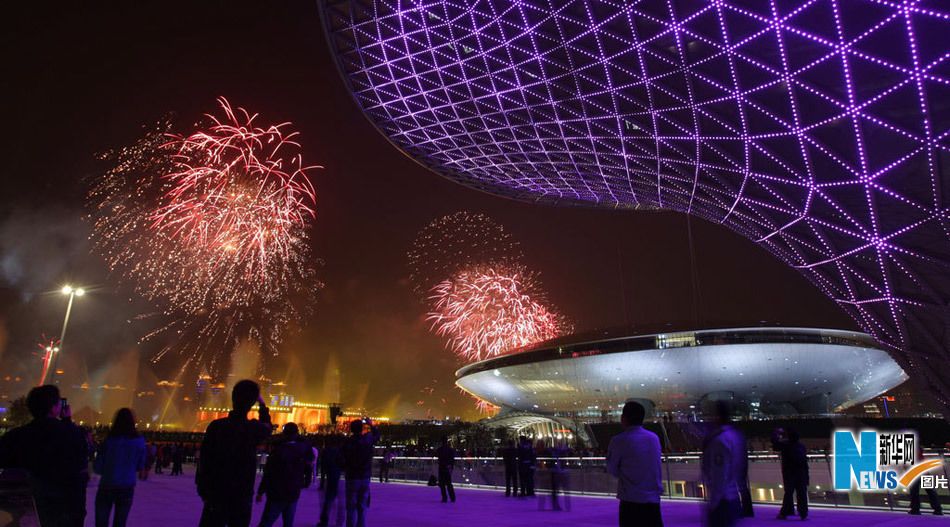 Репетиция запуска красивейших фейерверков перед церемонией открытия ЭКСПО-2010 в Шанхае