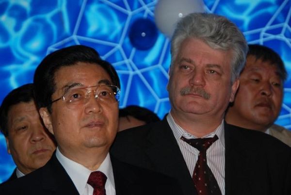 Председатель КНР стал первым китайским посетителем российского павильона на ЭКСПО-2010 в Шанхае