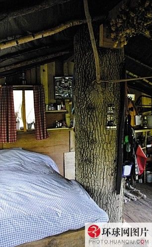 «Белый воротник» из Великобритании живет как Робинзон 